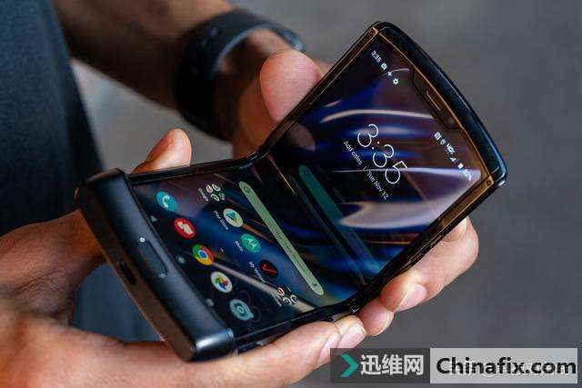 數碼界的(de)“輪回”定律?摩托羅拉Razr翻蓋折疊手機發布