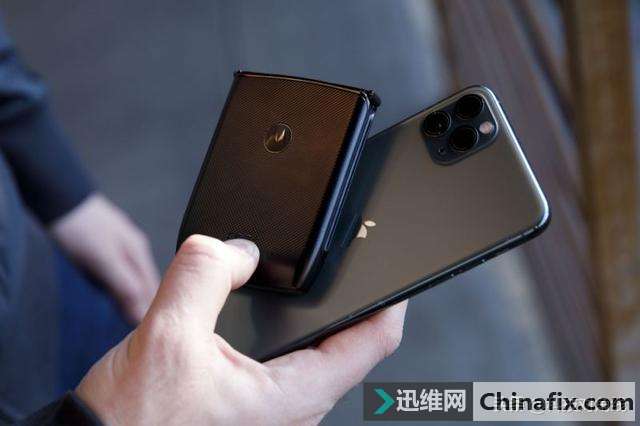 數碼界的(de)“輪回”定律?摩托羅拉Razr翻蓋折疊手機發布