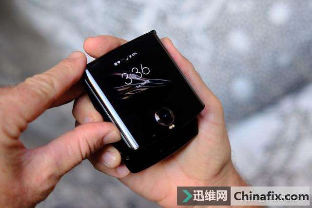 數碼界的(de)“輪回”定律?摩托羅拉Razr翻蓋折疊手機發布